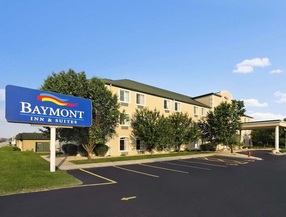 Comfort Inn Dekalb - Adjacent The University Buitenkant foto